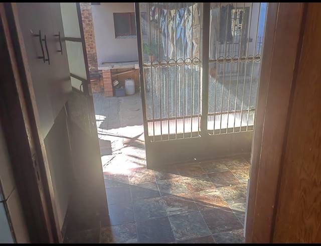 4 BEDROOM HOUSE FOR SALE IN PRETORIA WEST